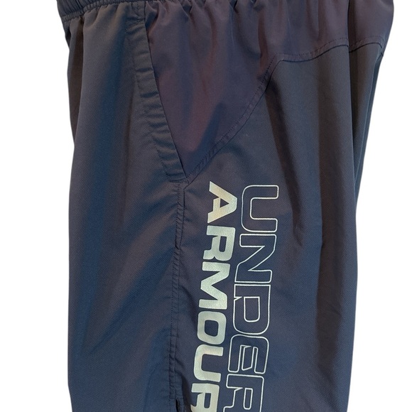 Under Armour Shorts Navy Blue Logo Pockets Elastic Waist Drawstring Men's Medium - Picture 3 of 5